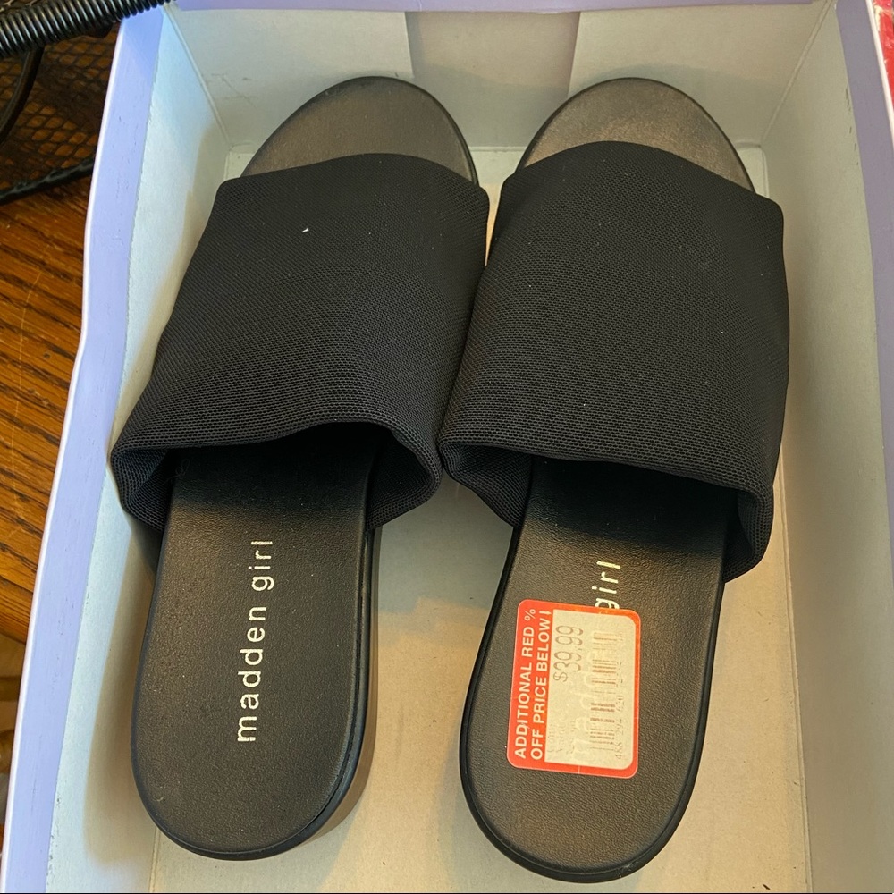 Madden girl size 6 new